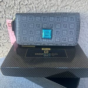 Stone Mountain Black Bonded Leather Accessory